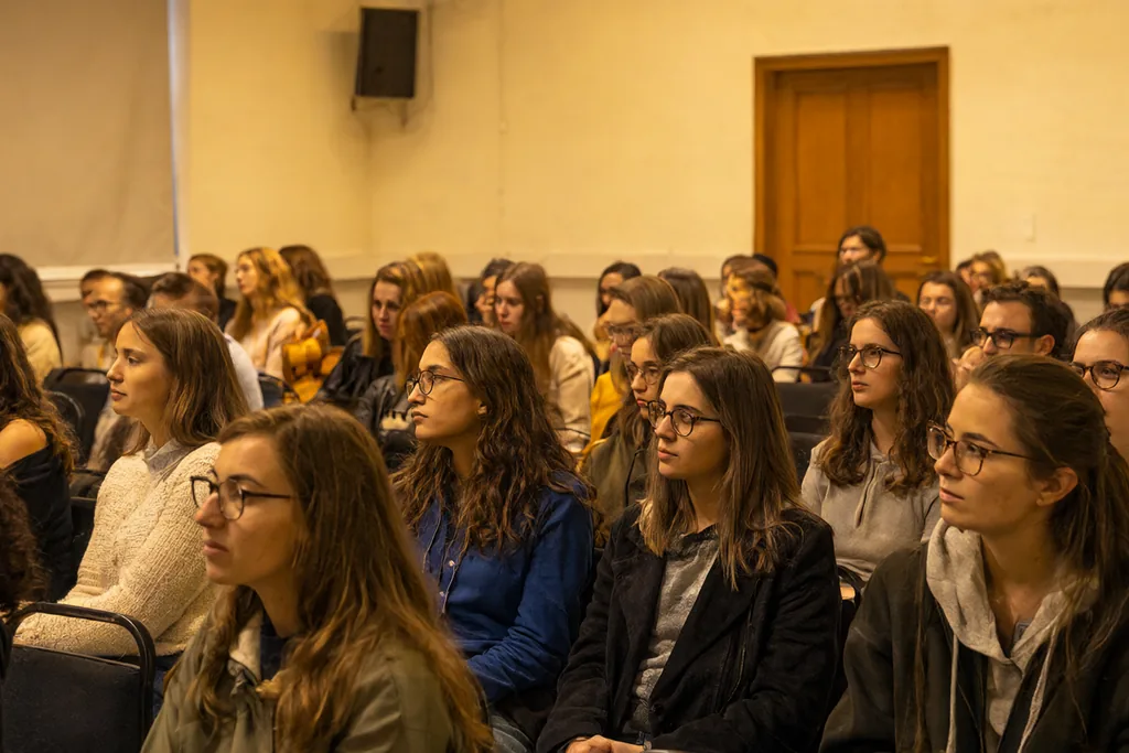 მასტერკლასები: როგორ მიმდინარეობს სწავლება სცენაზე